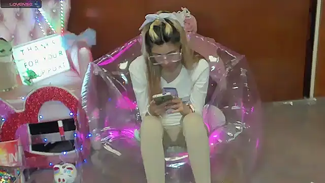 Skinygirl online show from March 8, 10:46 pm