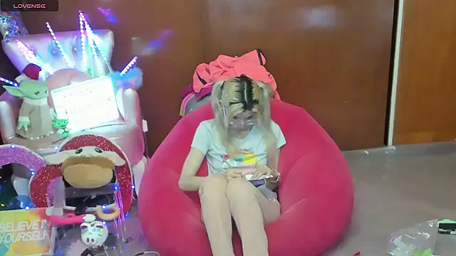 Skinygirl online show from July 10, 12:34 am