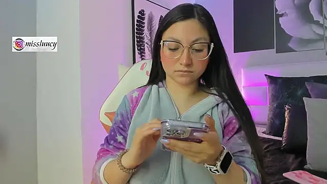 Snapshot of lucy_neil chatting on September 23, 7:01 pm lucy neil online show from September 23, 7:01 pm