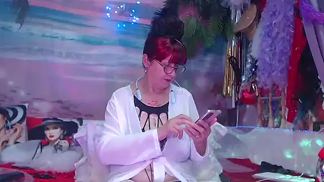 Snapshot of NightOrhideya chatting on October 9, 4:33 pm NightOrhideya online show from October 9, 4:33 pm