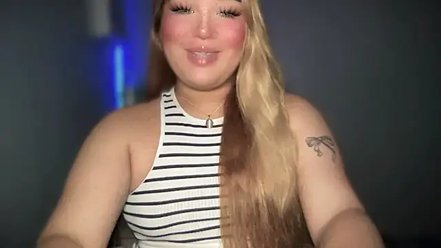 Snapshot of MistressOf_Americaxxx chatting on September 14, 12:03 pm MistressOf Americaxxx online show from September 14, 12:03 pm