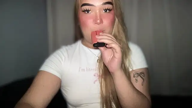 Snapshot of MistressOf_Americaxxx chatting on October 3, 1:33 am MistressOf Americaxxx online show from October 3, 1:33 am