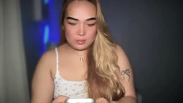 Snapshot of MistressOf_Americaxxx chatting on September 18, 1:04 am MistressOf Americaxxx online show from September 18, 1:04 am