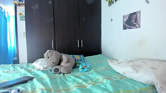mensia hernandz online show from June 13, 1:08 pm