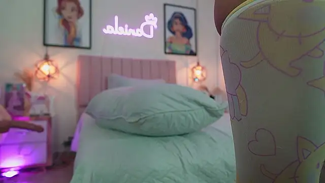 dani parker  online show from March 18, 4:56 pm