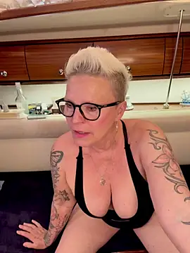 German Milf online show from June 21, 1:04 pm
