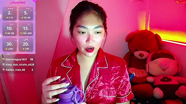 Snapshot of AsianParadisee chatting on October 13, 10:23 pm AsianParadisee online show from October 13, 10:23 pm