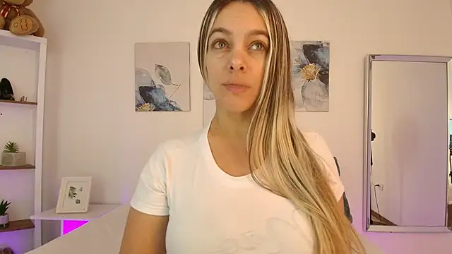 Isabella Harley online show from April 11, 1:26 pm