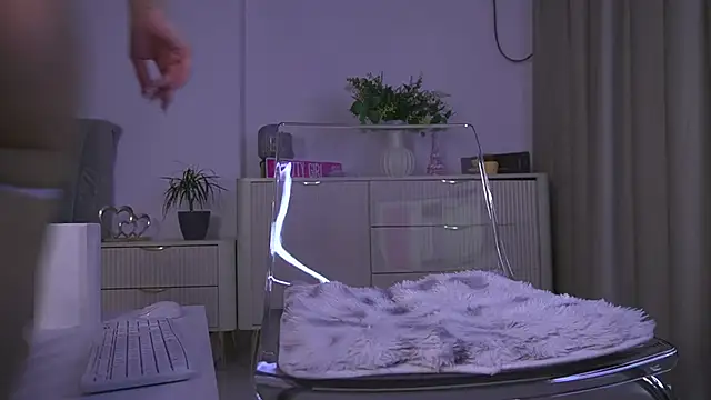 lildiaa online show from March 4, 10:00 am