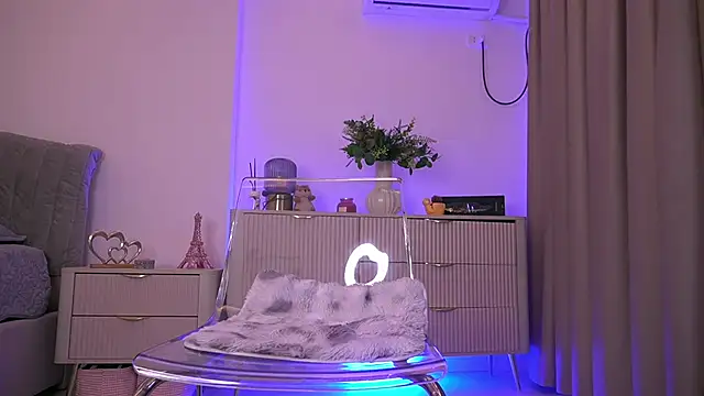 lildiaa online show from June 12, 5:54 pm