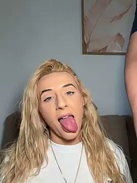 Strongqueen online show from May 3, 4:10 pm