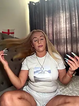 Strongqueen online show from July 17, 6:00 pm