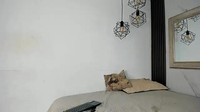 kristyl paez online show from February 25, 7:45 pm