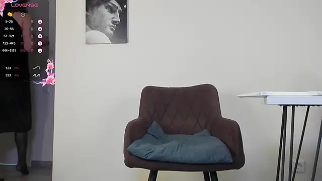 PoisonEvelyn online show from March 6, 10:32 am