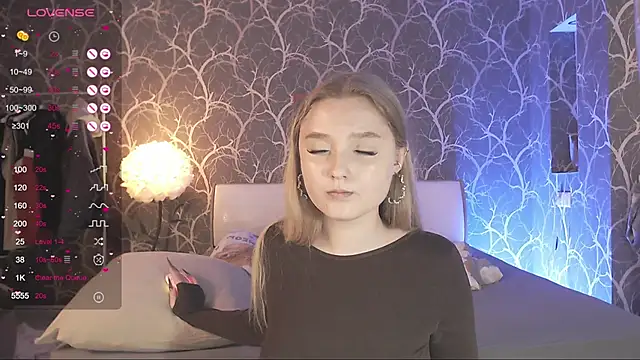 MiaMiaMeow online show from March 15, 3:14 pm