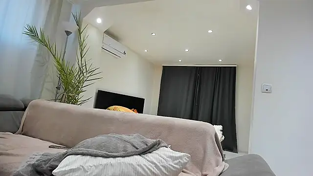 MissPanthera online show from March 3, 1:06 pm