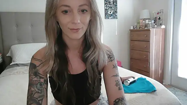 Heyitsmee33 online show from November 18, 12:39 pm