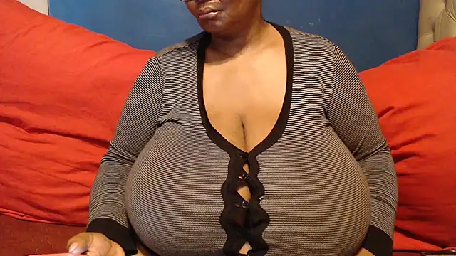 CUTEFIRMMELONSS online show from December 18, 4:28 am