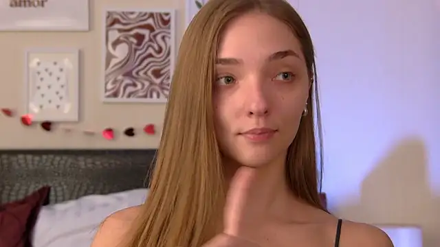 VirginieCruz online show from March 16, 5:44 am