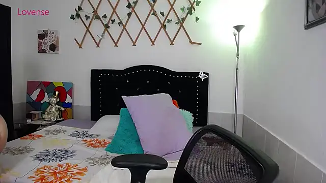 naughty girl 4u online show from July 22, 10:00 pm