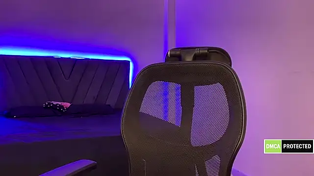 Hottie ishuu online show from November 20, 7:15 pm