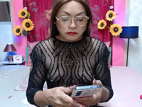 UrAsianPrincessDanie online show from June 20, 4:05 am