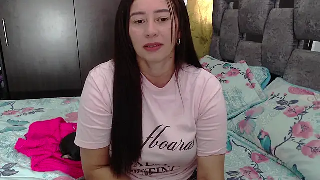 sara hott 1 online show from July 8, 3:25 pm