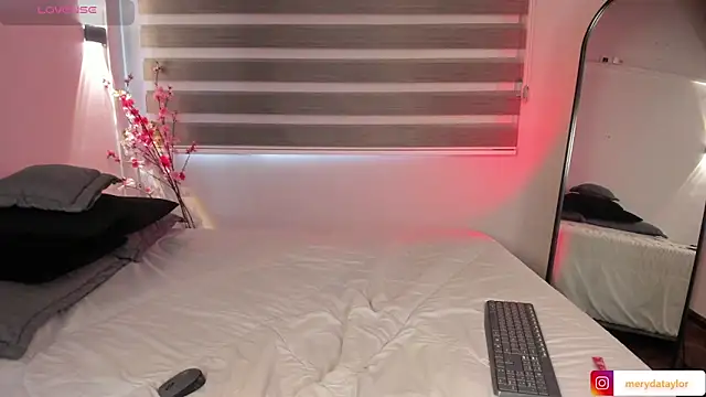 MERIDA TAYLOR online show from September 23, 1:31 pm