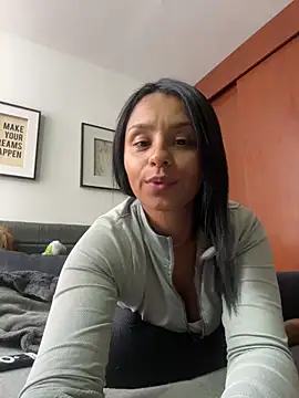 J loren online show from May 3, 8:01 pm