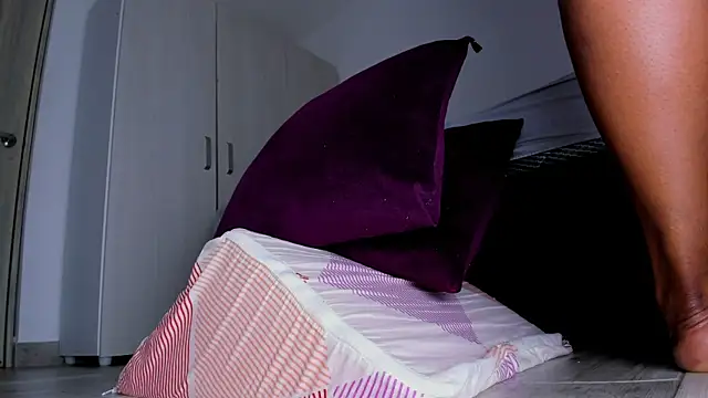 Skarleth69 online show from September 9, 12:43 am