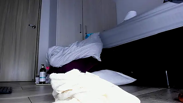 Skarleth69 online show from November 8, 4:28 am