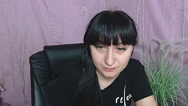 NinaFlawlees online show from May 6, 12:09 pm