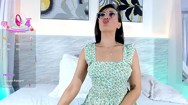 nayelii d online show from June 17, 11:55 am