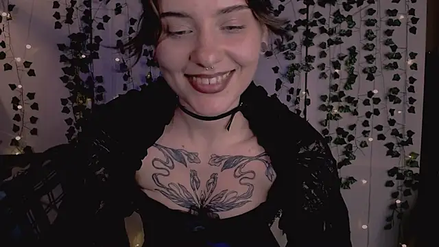 Snapshot of risha_laas chatting on October 10, 8:25 pm risha laas online show from October 10, 8:25 pm