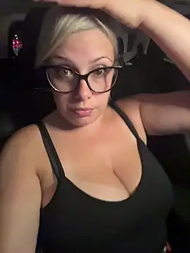 EvaWelly online show from June 27, 8:26 pm