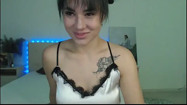 Snapshot of RoxannePure chatting on September 22, 3:49 am RoxannePure online show from September 22, 3:49 am
