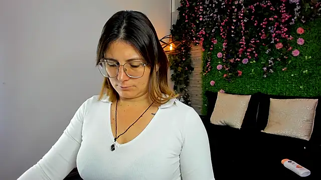 SarahDeyvis online show from November 7, 1:06 pm