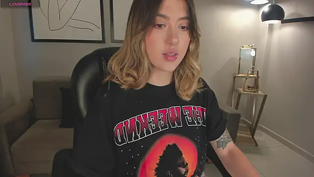 EveBensonX online show from July 14, 6:23 pm