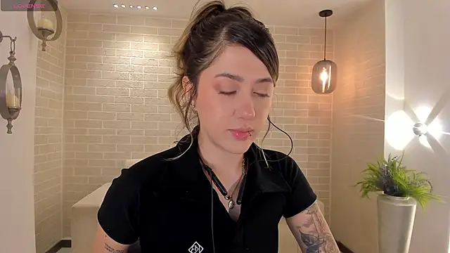 EveBensonX online show from June 7, 11:33 pm