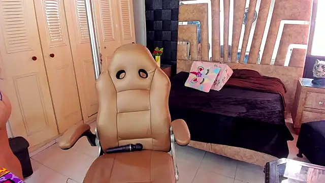 Snapshot of cute_sassy chatting on October 10, 3:50 pm cute sassy online show from October 10, 3:50 pm