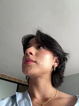 Ale Lewis online show from August 9, 6:33 pm