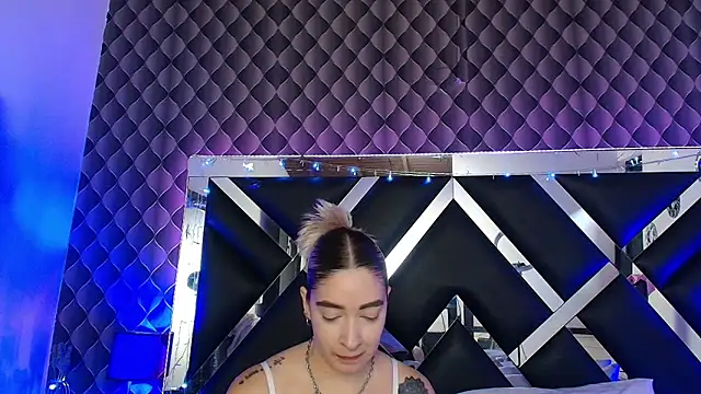 victoriaa lee  online show from June 19, 7:28 pm