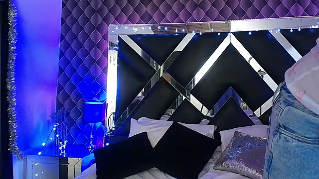 victoriaa lee  online show from August 1, 7:16 pm