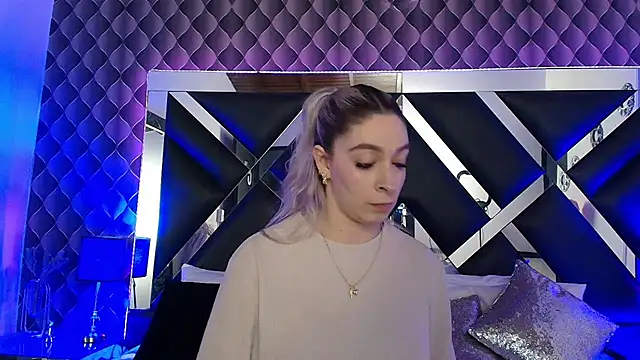 victoriaa lee  online show from November 18, 8:32 pm