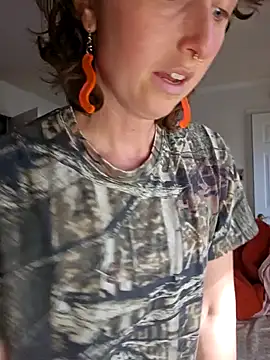 mossy kiss online show from November 5, 6:35 pm