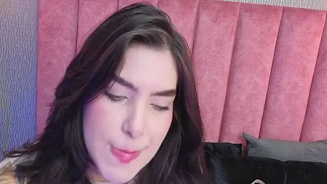 Alexa Thaylor  online show from February 24, 3:32 pm