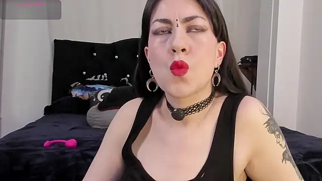 Amy Aloqua online show from July 20, 2:52 pm