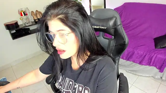 BellaFlaming online show from February 21, 12:17 pm