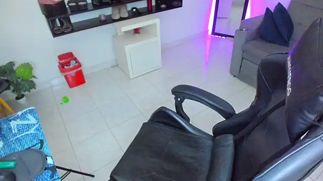 BellaFlaming online show from November 26, 11:33 am