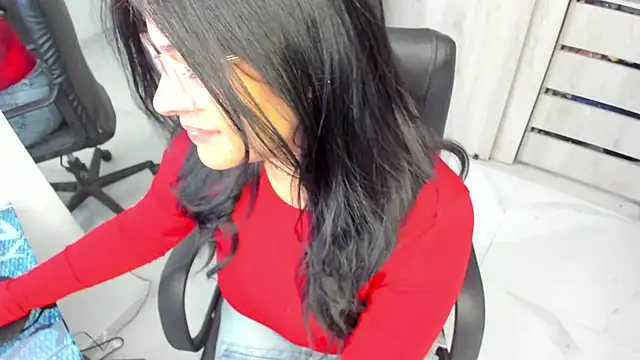 BellaFlaming online show from June 18, 12:54 pm